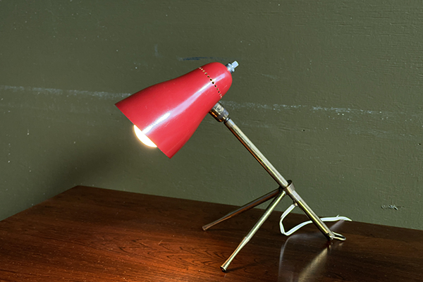 Oluce - 1950s Giuseppe Ostuni 'Ochetta' Red & Brass Wall or Table Lamp for  O-Luce